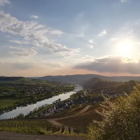 Ferienwohnungen Zum Niederberg Lieser Eksteriør billede